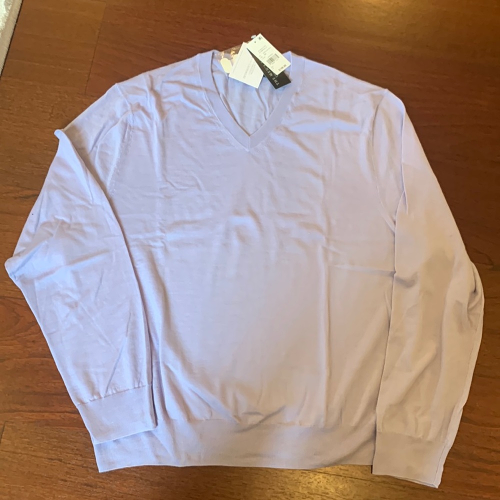 The Men’s Store Bloomingdale’s cashmere vneck sweater